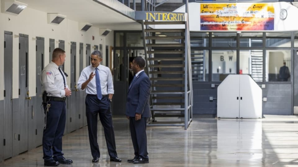 US-Präsident Obama besucht ein Gefängnis im Bundesstaat Oklahoma.