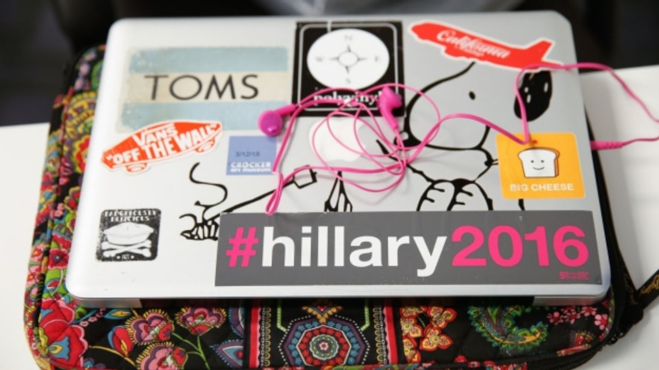 Ein Sticker, finanziert von einem Clinton-Supporter Super Pac.