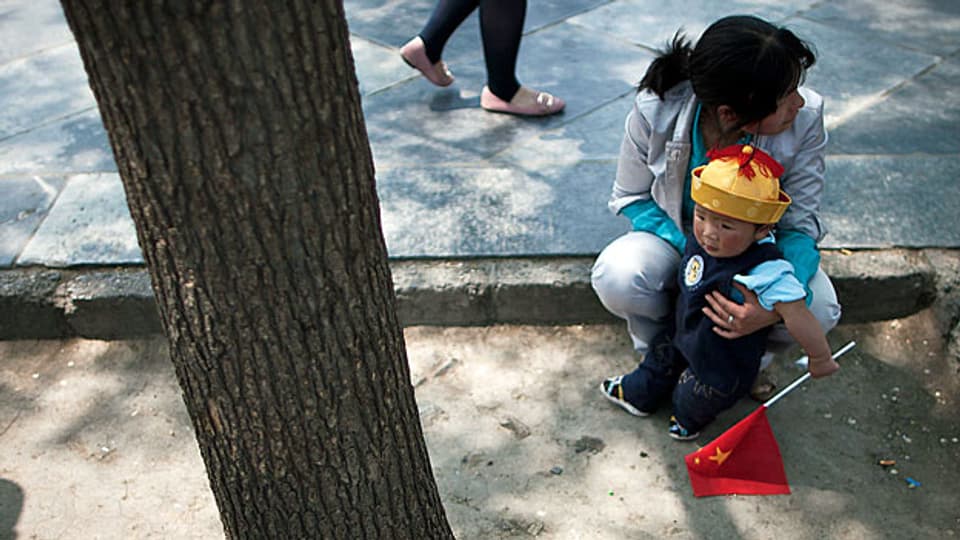 Die chinesische Gesellschaft wird älter, die Geburtenrate sinkt. Ob eine Zwei-Kind-Politik die Probleme wirklich lösen wird, bleibt abzuwarten.