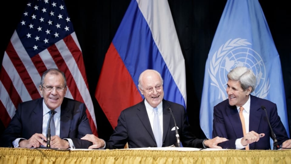 An der Syrien-Konferenz in Wien: Russlands Aussenminister Lawrow, der UNO-Sondergesandte de Mistura und US-Aussenminister Kerry (v.l.n.r.).