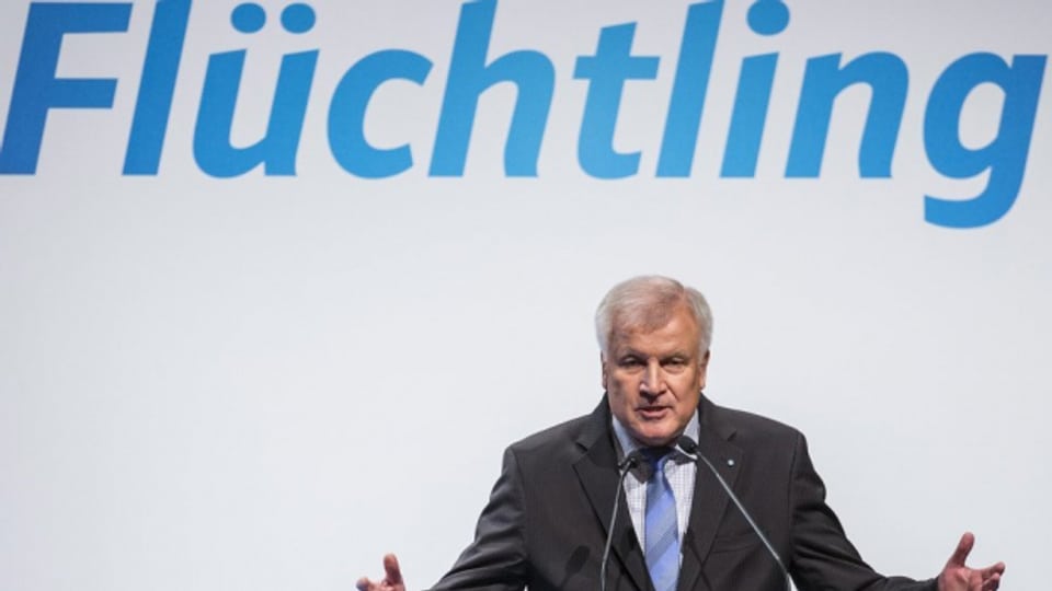 Der Bayrische Ministerpräsident Horst Seehofer spricht am Unionstreffen in Erding, 10. Oktober 2015