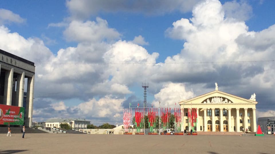 Der Palast der Republik (l.) und der Kulturpalast (r.) in Minsk.