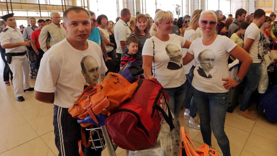 Russische Touristen am Flughafen Sharm el-Sheikh, Ägypten, warten am  6. November 2015 auf einen Rückflug.