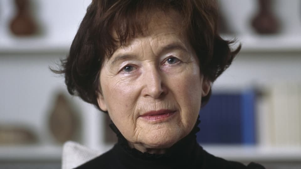 Die 78-jährige Elisabeth Kopp war als erste Frau der Schweiz war sie von 1984 bis 1989 Mitglied des Bundesrates. Ein politischer Skandal im Herbst 1988 beendete Kopps Amtszeit vorzeitig. Sie traf Helmut Schmidt einmal - eine Begegnung für immer.