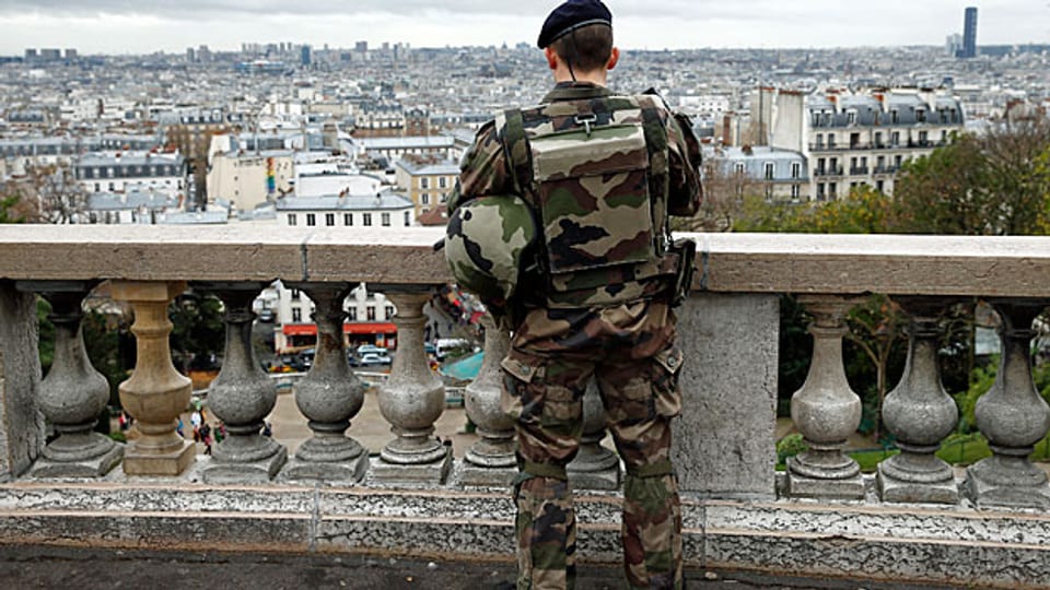 Hunderte Hausdurchsuchungen, Komplizen-Fahndung, Verhaftungen. Frankreich und der Kampf gegen den Terror.