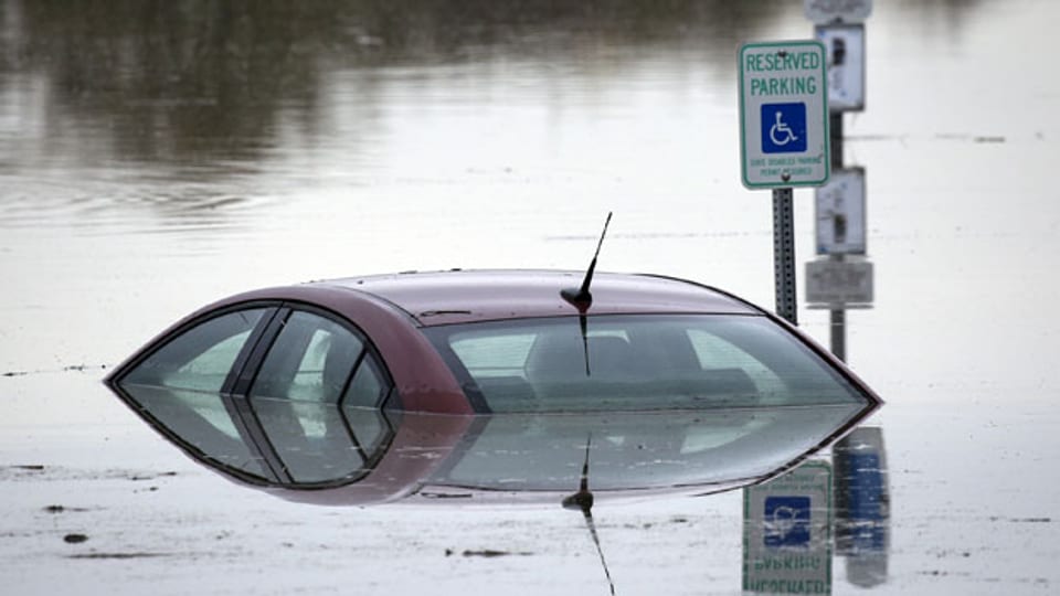 Die Klimaerwärmung hat Folgen: Überschwemmungen, Trockenheit, Wirbelstürme.