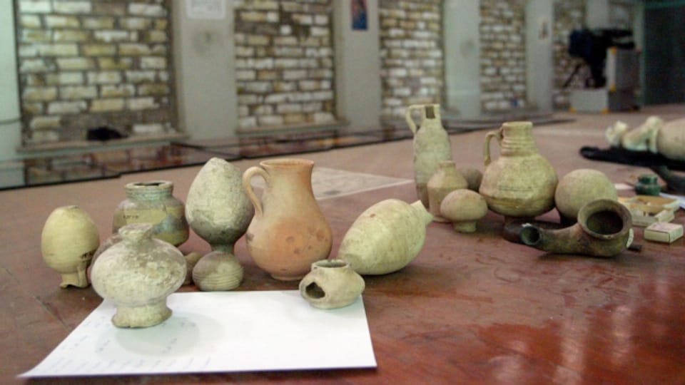 Antike Keramikgefässe aus Irak.
