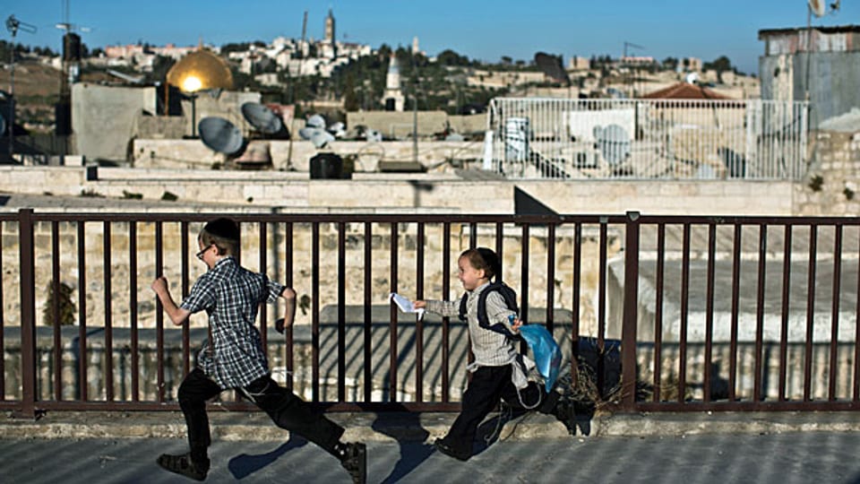 «Man braucht in Jerusalem nur in die Hosentasche zu greifen, und schon werden die Soldaten nervös», sagt ein 20-Jähriger aus dem palästinensischen Osten Jerusalems.
