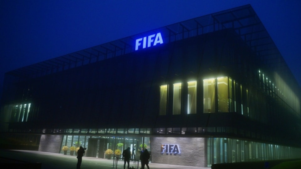 Die US-Justiz erhebt Anklage gegen sechzehn weitere hohe Fifa Funktionäre.