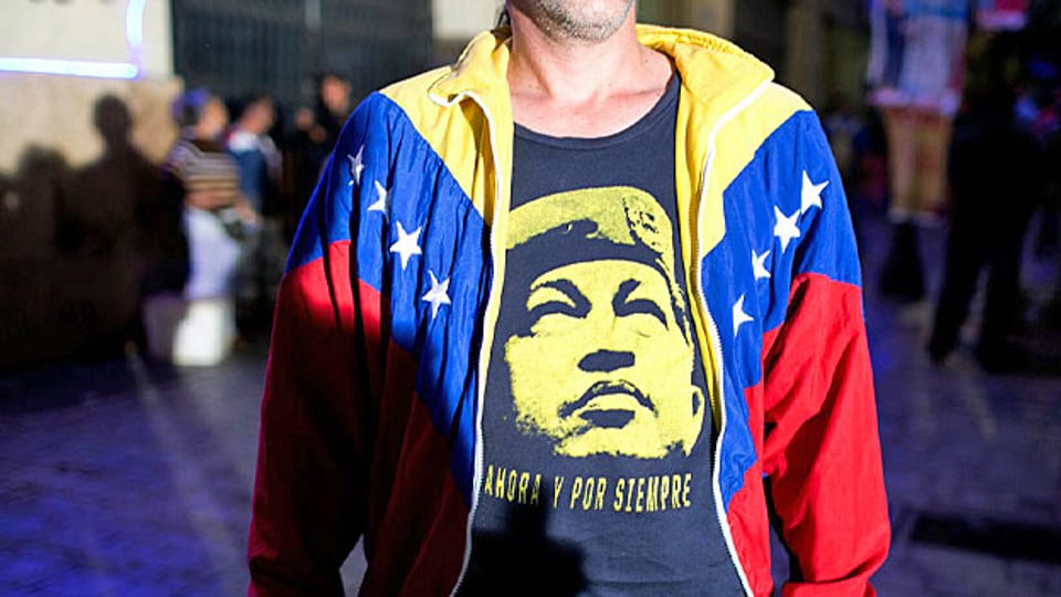 «Por ahora y por siempre», «für jetzt und für immer» steht unter dem Portrait von Hugo Chavez auf dem T-Shirt eines venezolanischen Regierungsanhängers. Die Wahlen vom Sonntag stellen dieses «für immer» nun in Frage.