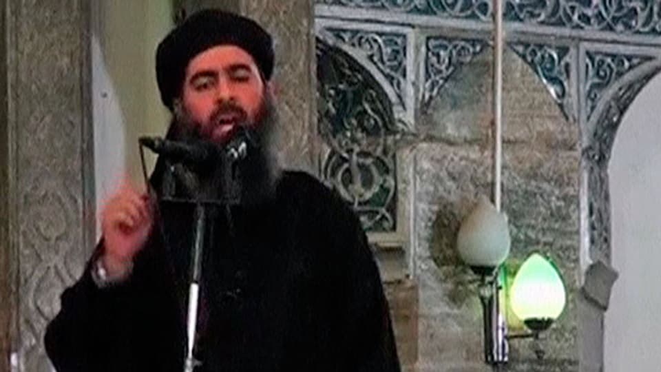 Der Mann, der in einer Moschee in der vom «Islamischen Staat» eroberten Stadt Mossul im Norden Iraks spricht, ist vermutlich IS-Chef Abu Bakr al-Baghdadi. Er soll verantwortlich sein für die Dokumente, die dem «Guardian» vorliegen; der Verfasser soll ein ägyptischer Islamist sein.