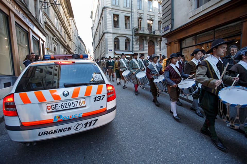 Polizeipatrouille an der Fête de l'Escalade in Genf