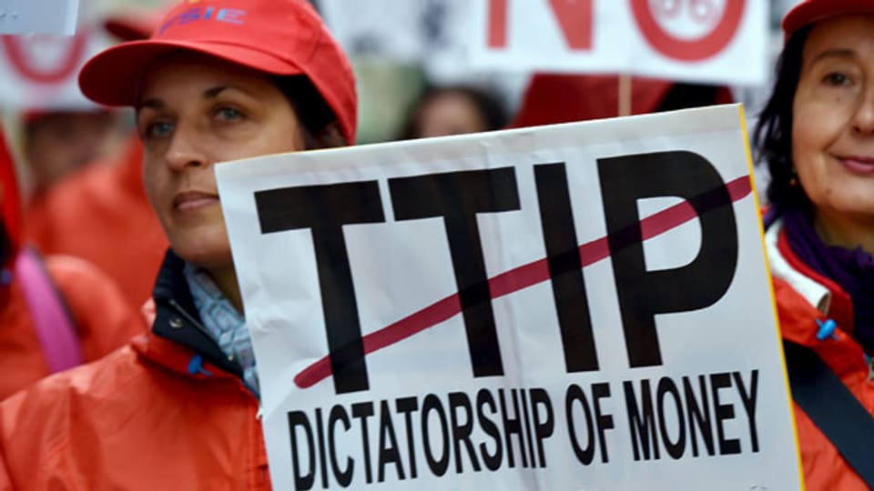 Der Widerstand gegen das geplante transatlantische Freihandelsabkommen wächst. Demonstration in Brüssel.