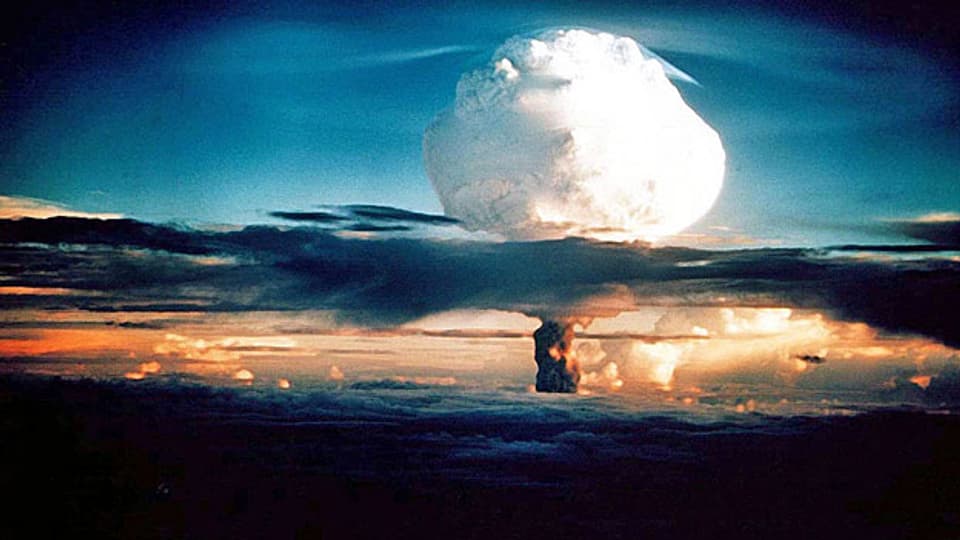 Das atomare Wettrüsten scheint nicht aufzuhalten zu sein. Archivbild: Zündung der ersten Wasserstoffbombe der USA auf den Marshall-Inseln im Pazifik – 700 Mal so stark wie die Atombombe von Hiroshima.