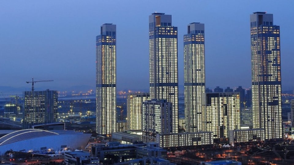 Ein riesiger Wohnkomplex in Südkoreas Planstadt Songdo nahe der Millionenstadt Seoul.