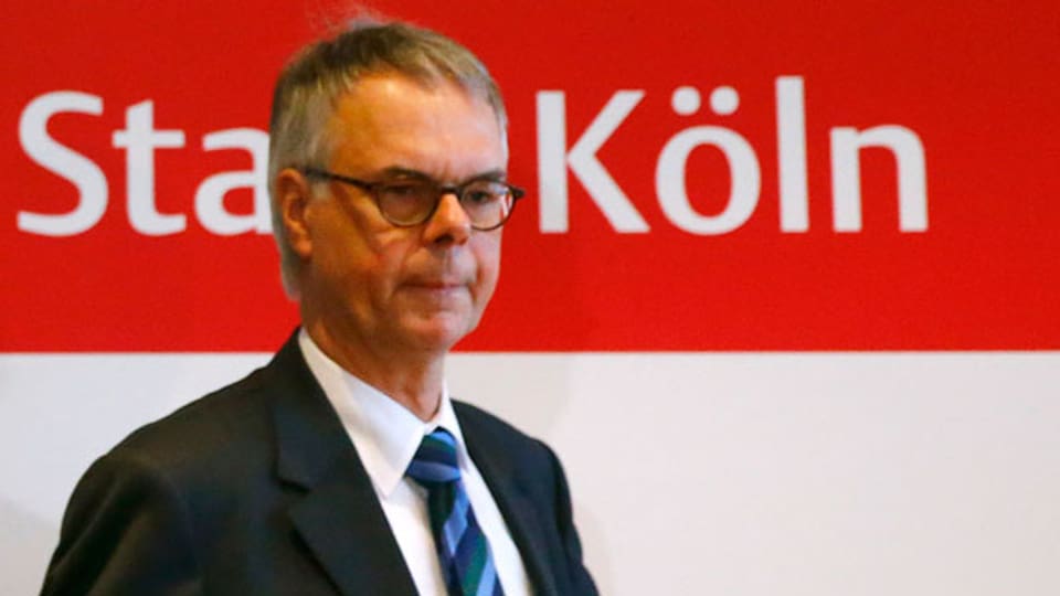 Der Kölner Polizeipräsident Wolfgang Albers ist nach den massiven sexuellen Übergriffen auf Frauen in der Silvesternacht in den einstweiligen Ruhestand versetzt worden.