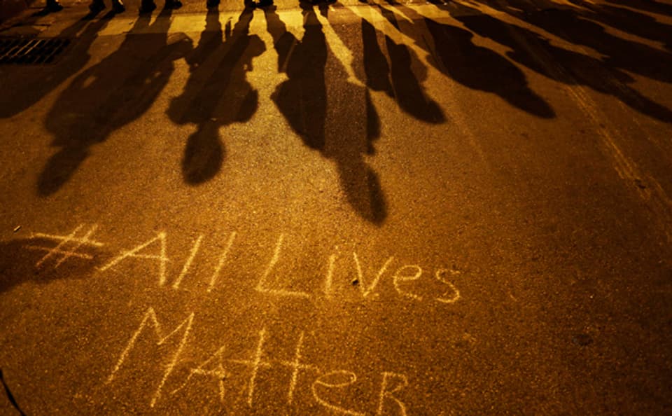 Die Botschaft «jedes Leben zählt», geschrieben auf einer Strasse in Baltimore, wo im Mai 2015 Ausschreitungen statt fanden, wegen Polizeibrutalität