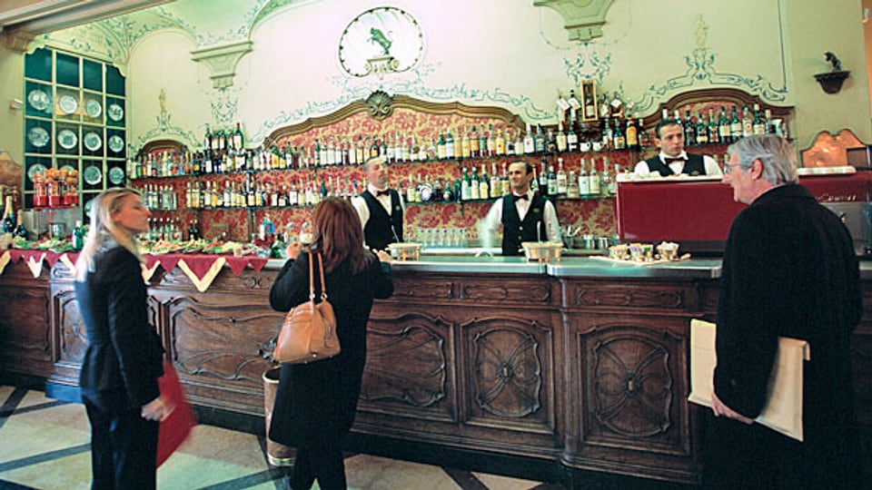 Für solche italienische Bars kann Starbucks kaum Konkurrenz bedeuten. Bild: Bar Baratti in Milano.