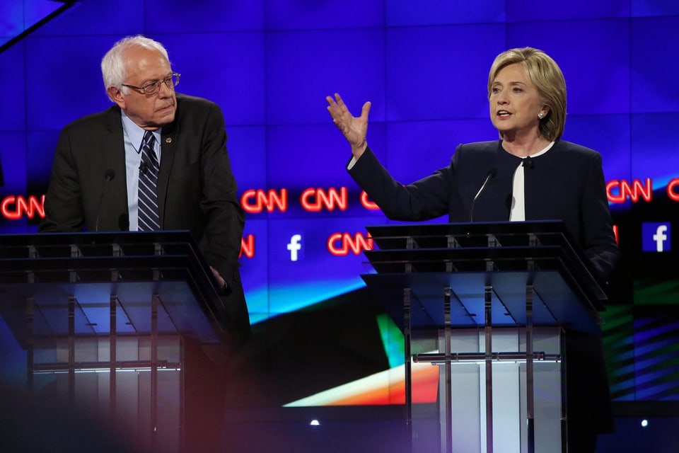 Der demokratische Herausforderer Bernie Sanders holt gegenüber Hillary Clinton auf.