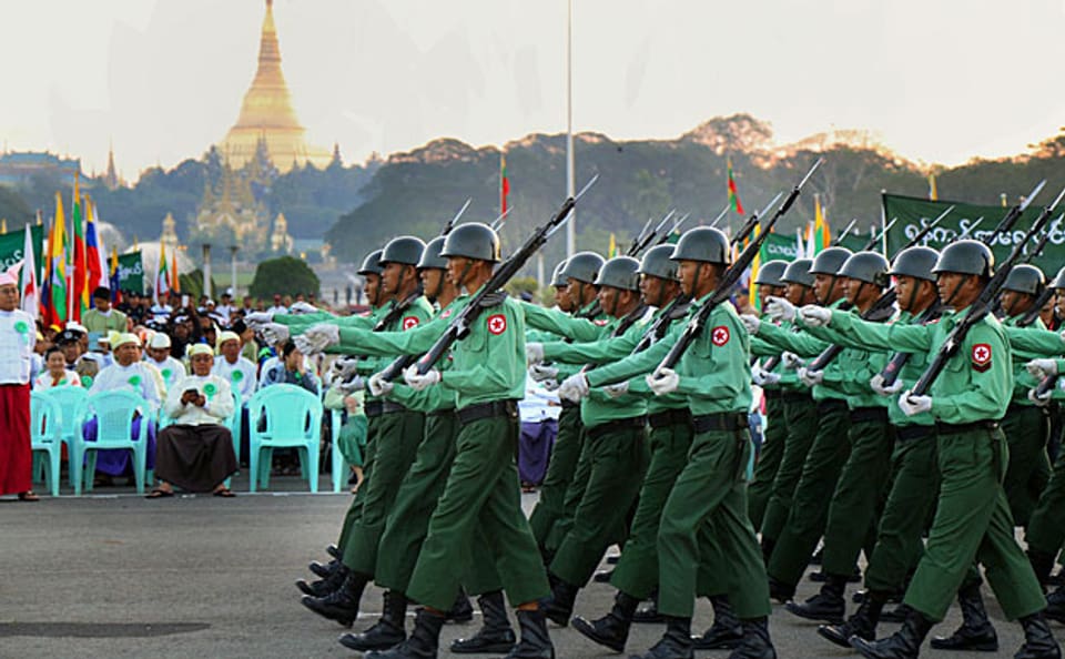 Die abgewählte Regierung und die Kader der burmesischen Armee machen sich selber äusserst grosszügige Abschiedsgeschenke.