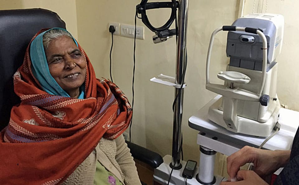 Die zwei Ärzte schenken mit ihren Operationen vielen Ärmsten Indiens die Chance auf ein normales Leben.