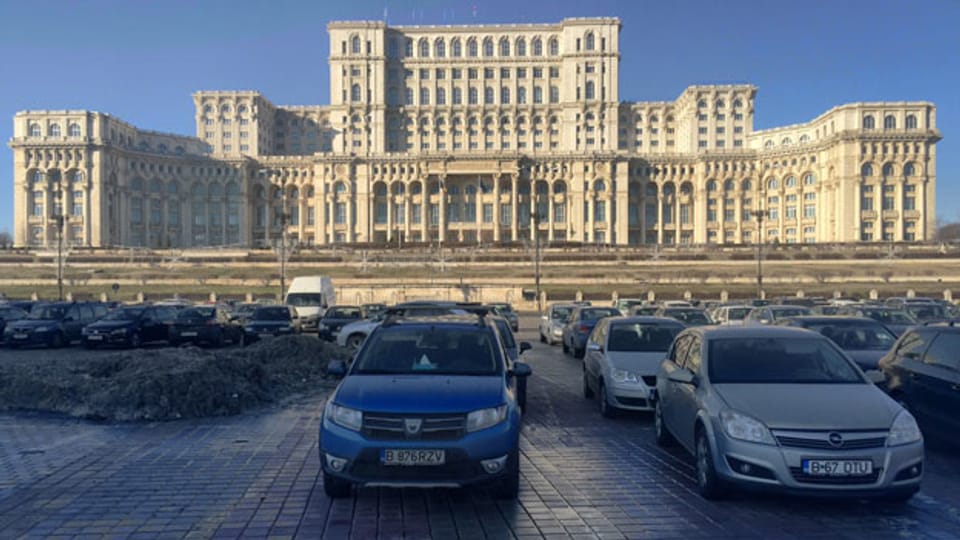 Der Traum eines Wahnsinnigen: der Palast mit über 5000 Zimmern, Hallen und Sälen, den Rumäniens Diktator Nicolae Ceaucescu bauen liess, ist heute  der Sitz des Parlaments.