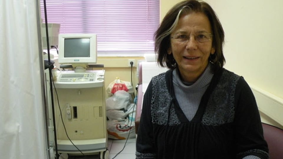 Die pensionierte Ärztin Katerina Papaggika engagiert sich seit drei Jahren in der sozialen Arztpraxis von Elliniko. Rund 1000 Patienten kommen im Monat, um behandelt zu werden.