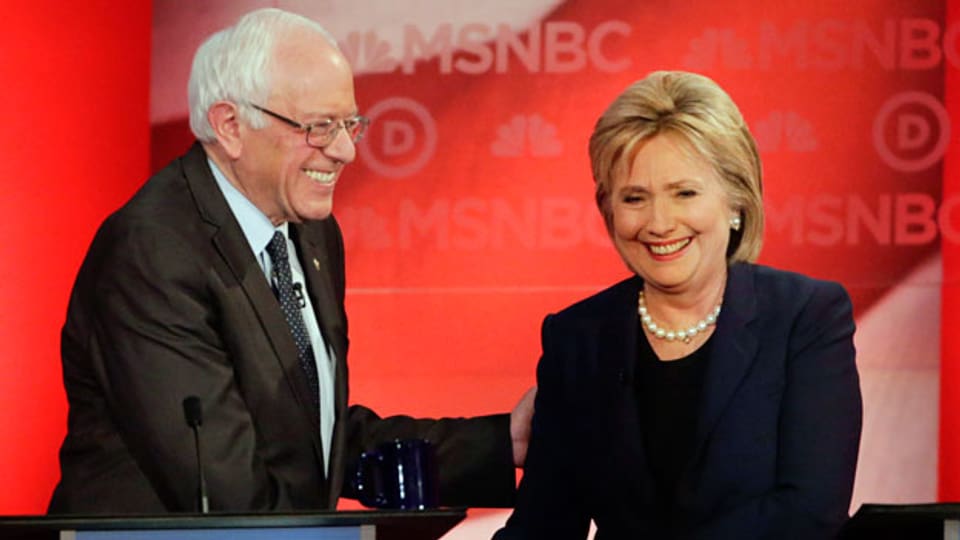 Der demokratische Präsidentschafts-Anwärter Bernie Sanders und Hillary Clinton an einer Wahlveranstaltung in New Hempshire.