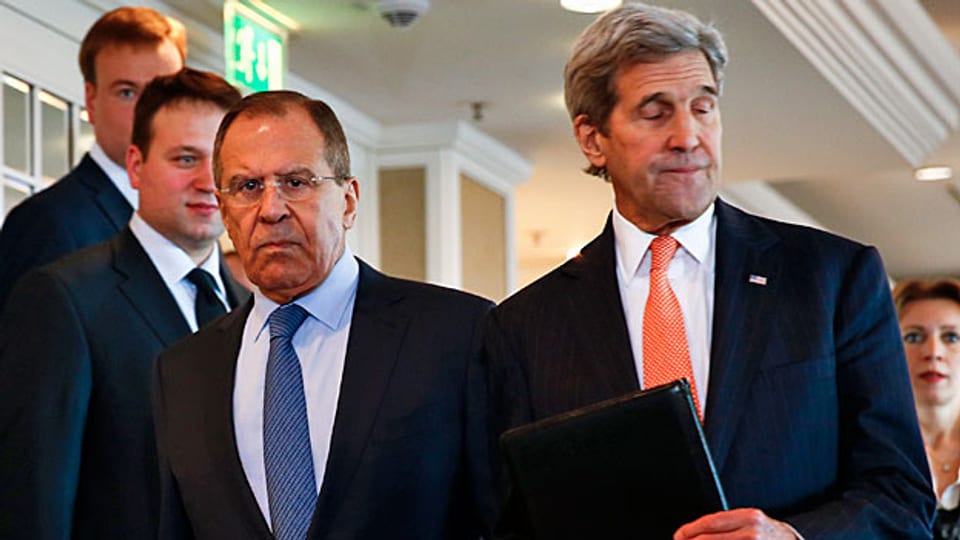 Russland, derzeit der starke Player in Syrien, hat auf den 1. März eine Waffenruhe vorgeschlagen. Realistisch? Bild: Der russische Aussenminister Sergei Lawrow und US-Aussenminister John Kerry an der Sicherheitskonferenz in München.