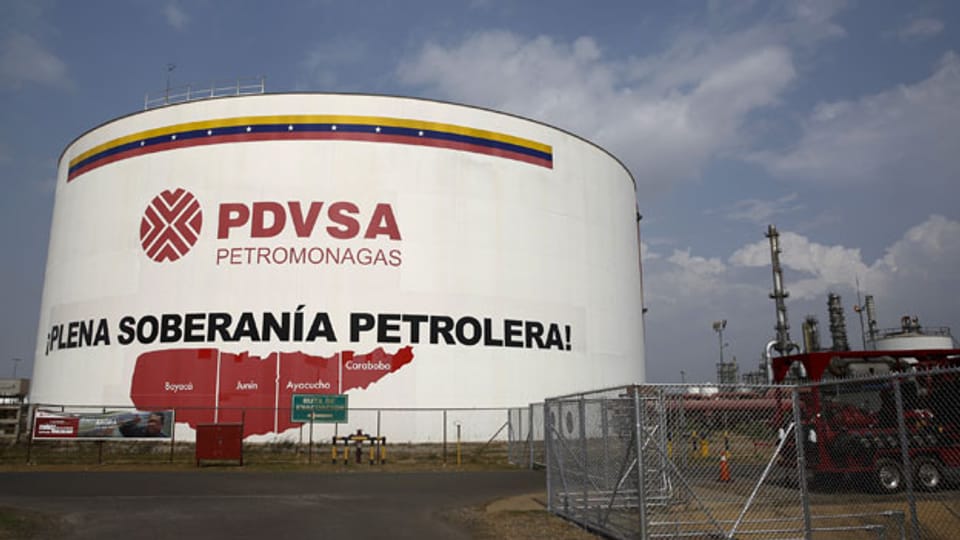 Venezuela kauft den USA Leichtöl ab - ein politisches Eingeständnis des Scheiterns.                                                     Ein Öltank der PDVSA.