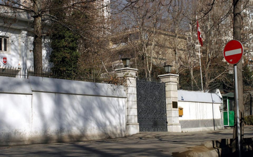 Der Eingang zur Schweizer Botschaft in Teheran