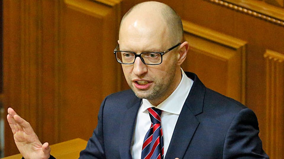 Im Parlament hat die ukrainische Regierung mit Premier Arseni Yazenjuk ein Misstrauensvotum nur knapp überstanden.
