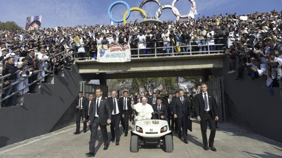 Der Papst auf seiner Mexiko-Reise zu Besuch in Morelia.