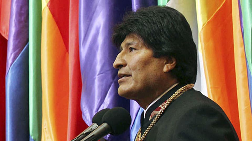Boliviens Präsident heisst Evo Morales –möglicherweise noch lange. Ist Morales der neue Chavez? Bild: Evo Morales bei einer Zeremonie zu seiner zehnjährigen Amtszeit in La Paz.