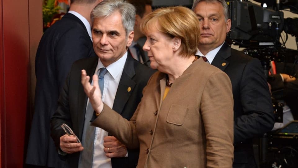 Österreichs Kanzler Faymann und Deutschlands Kanzlerin Merkel am EU-Gipfel