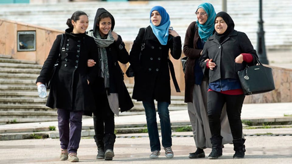 Tunesische Schülerinnen. Das tunesische Bildungssystem soll mit Schweizer Unterstützung reformiert werden.