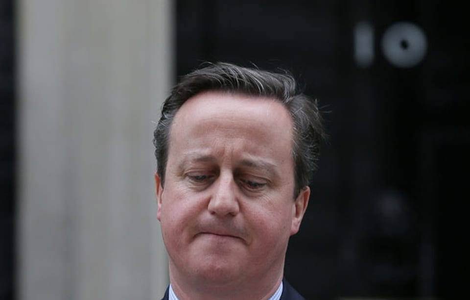 Premier Cameron vor der Downing Street 10 in London
