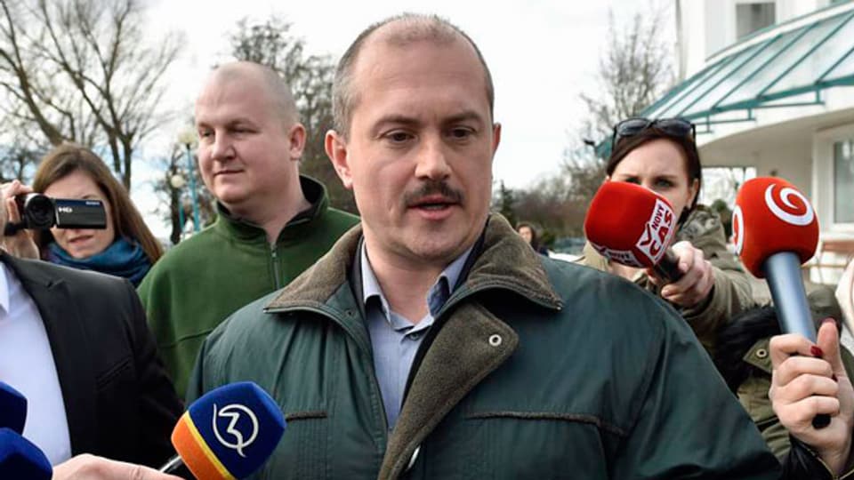 Marian Kotleba, Parteichef der neonazistischen «Volkspartei- unsere Slowakei» am Sonntag, 6. März 2016 nach der Wahl.