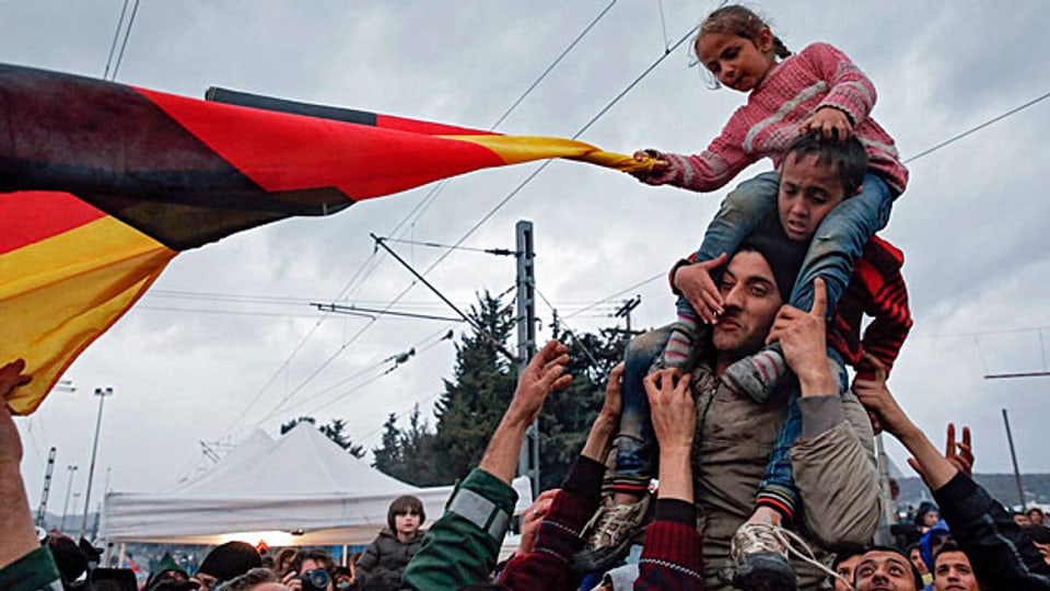 Ist der türkische Vorschlag die Lösung oder nur ein Papiertiger? Flüchtlinge an der griechisch-mazedonischen Grenze.
