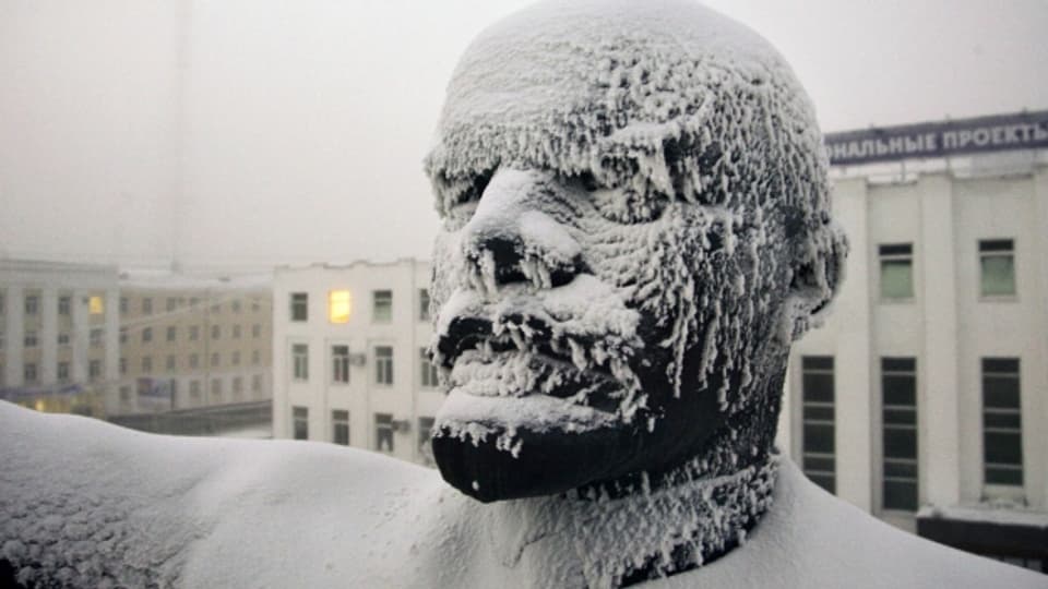 Da ist es sogar Lenin zu kalt: Eine Statue des russischen Revolutionsführers im Zentrum von Jakutsk.
