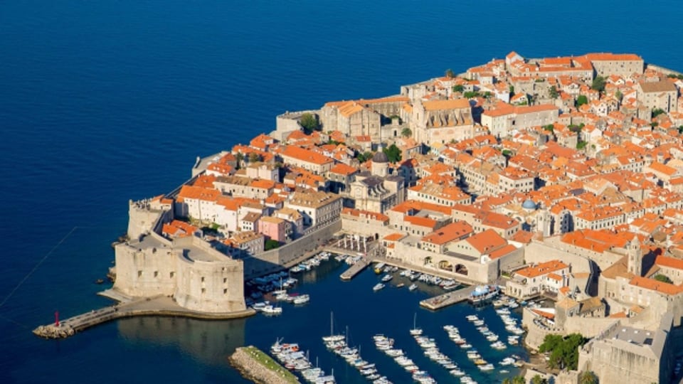 Blick auf die kroatische Hafenstadt Dubrovnik
