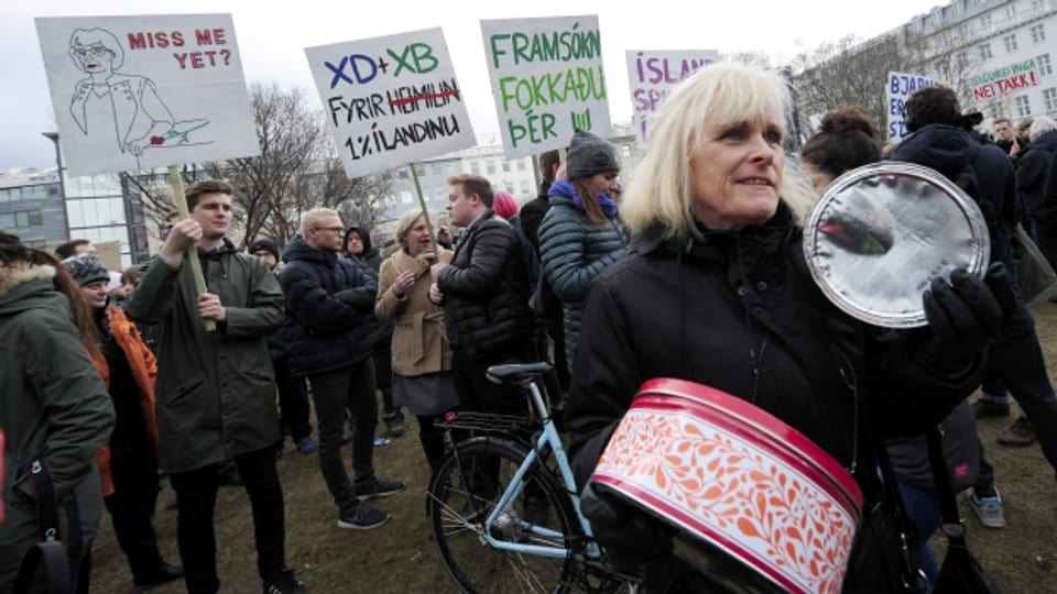 Proteste in Reykjavik gegen den inzwischen zurückgetretenen Premier Gunnlaugsson.