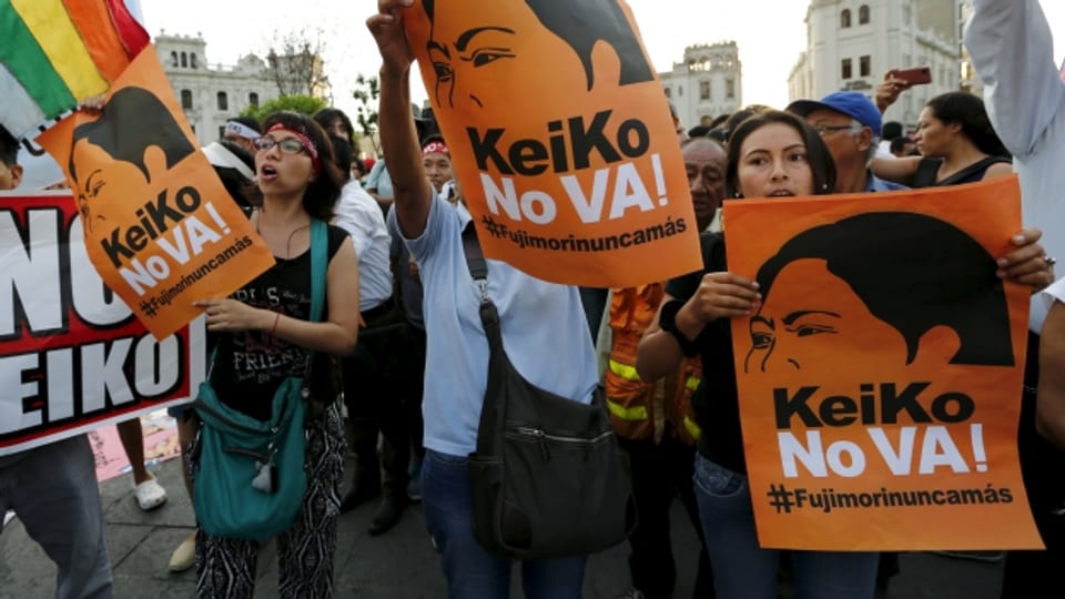 Proteste in Perus Hauptstadt Lima gegen Keiko Fujimori, Favoritin bei den Präsidentschaftswahlen vom Sonntag.