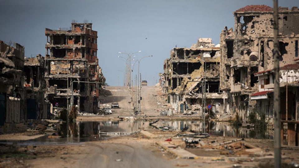 Die zerbombte Stadt Sirte im Oktober 2011. Man hat zu wenig daran gedacht, was nach Ghadafis Sturz passiert.