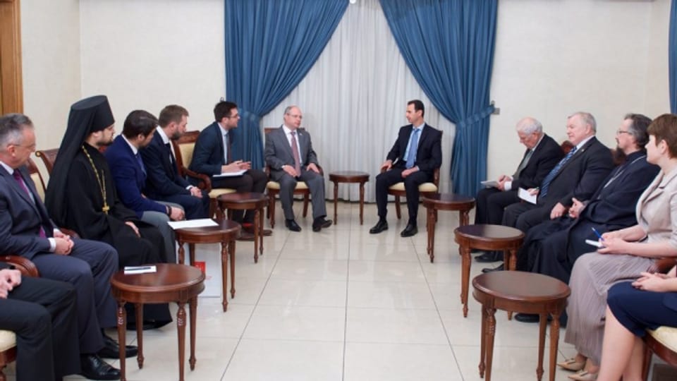 Eine Delegation aus Russland ist zu Besuch bei Präsident Assad - vor den Parlamentswahlen in Syrien.