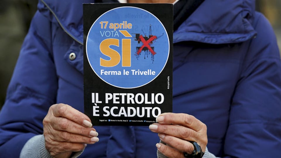 In einem Referendum wird in Italien darüber abgestimmt, ob die Bewilligungen  für Gas- und Erdölbortürme vor den Küsten auf unbestimmte Zeit verlängert werden oder nicht.