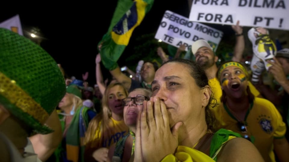 Die Anhänger von Rousseffs Gegner hoffen auf einen Neubeginn.