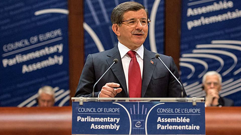Der türkische Premier Davutoglu spricht vor dem Europarat – vor genau jener Instanz, welche sich als Hüterin der Menschenrechte und der europäischen Werte versteht.