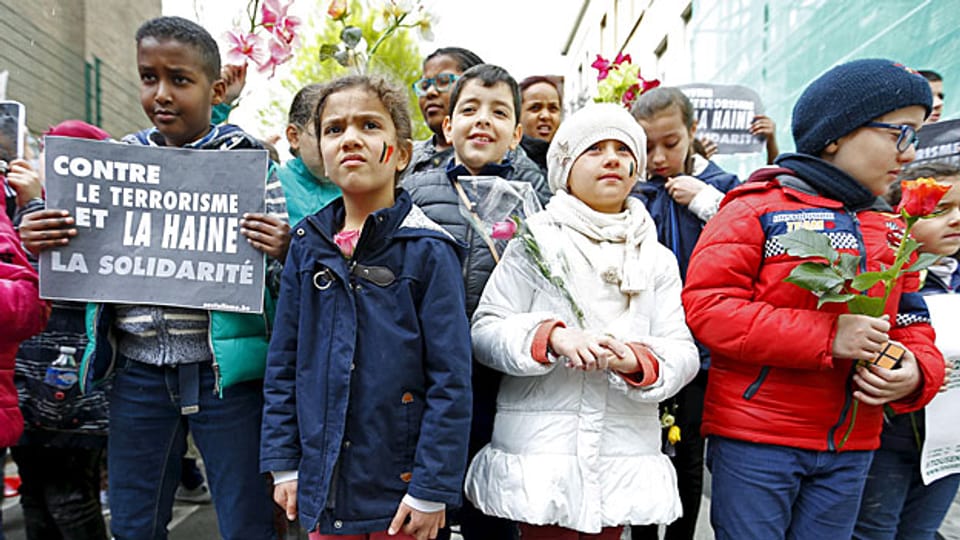 Einen Monat nach den Anschlägen in Brüssel, läuft das Leben in der belgischen Hauptstadt zwar wieder einigermassen normal. Trotzdem bleiben Fragen – etwa zur mangelhaften Integration muslimischer Migranten.