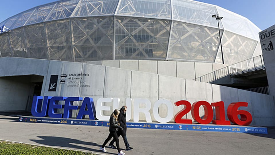 Wegen der anstehenden Fussball-WM verlängert Frankreich den wegen der Terroranschläge verhängten Ausnahmezustand.